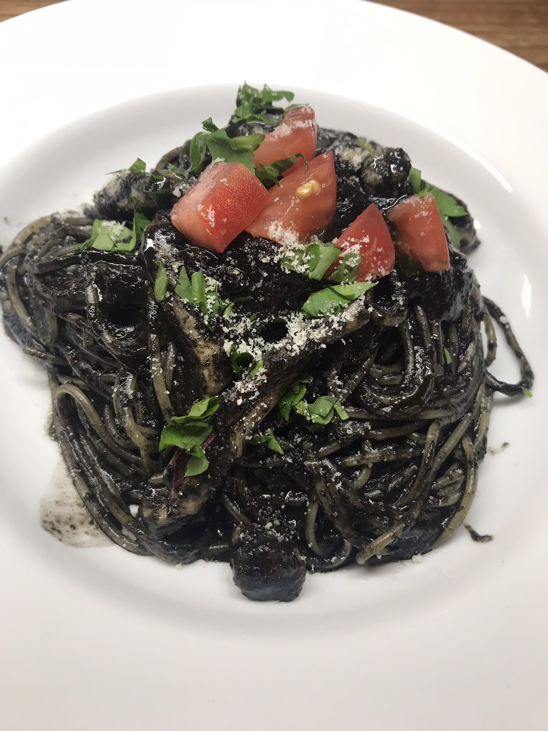 イカスミのパスタ - ディナータイム限定メニューです。